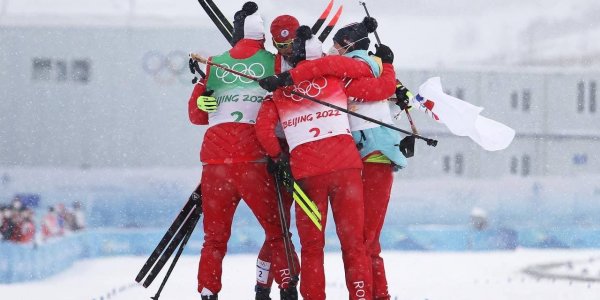 Мужская сборная России впервые выиграла лыжную эстафету на Олимпиаде