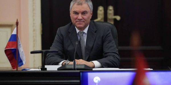 Володин опроверг свое заявление о запрете выезда из России всех военнообязанных