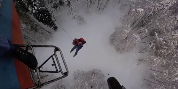 В Сочи сноубордиста вертолетом эвакуировали со склона горы Каменный столб