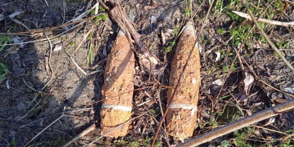 В Крымском районе на берегу реки нашли два артиллерийских снаряда времен войны