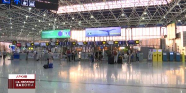 В Сочи сотрудник аэропорта украл восемь служебных смартфонов