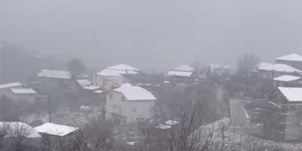 В Сочи начался мартовский снегопад