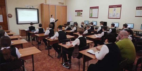 В Новороссийске для школьников провели урок квантовой физики