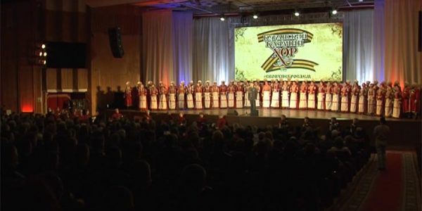В Краснодаре Кубанский казачий хор провел концерт в поддержку российских военных