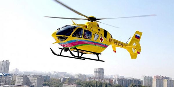 Девушку, которую ревнивый возлюбленный облил кислотой, вертолетом доставили в Краснодар