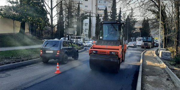 В Сочи по нацпроекту идет ремонт дорог на 16 улицах