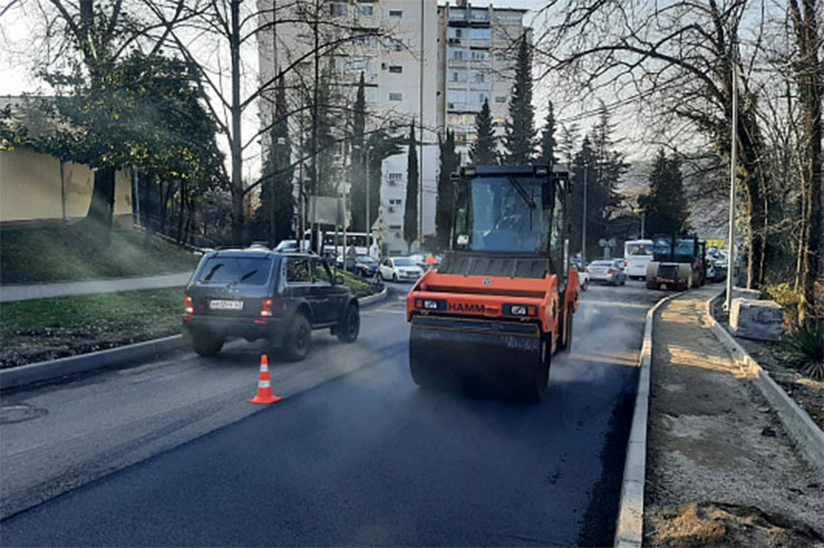 В Сочи по нацпроекту идет ремонт дорог на 16 улицах