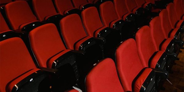 Российские кинотеатры заморозят цены на билеты
