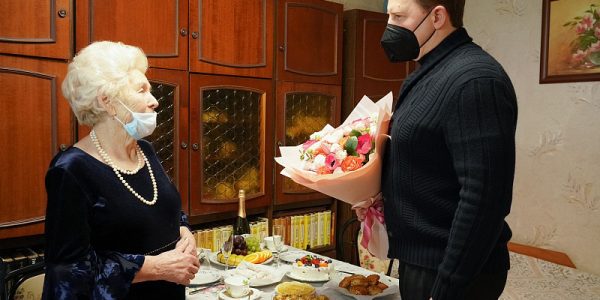 Мэр Сочи Алексей Копайгородский поздравил выдающихся сочинок с наступающим 8 Марта