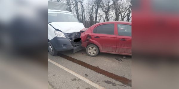 В Тимашевском районе столкнулись шесть автомобилей