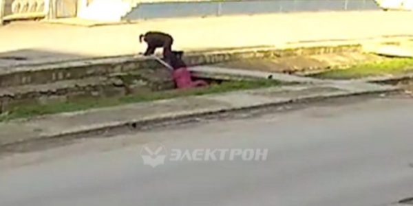В Крымске 84-летняя женщина упала в неогороженный коллектор