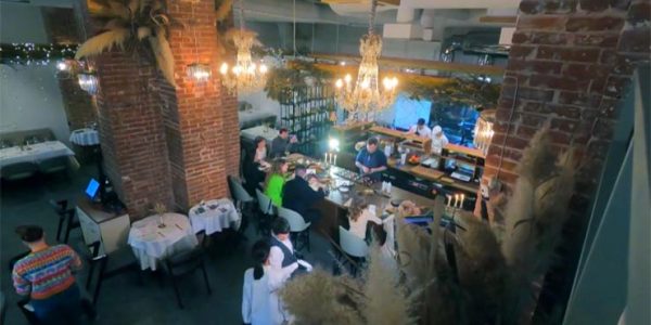 В Краснодаре в ресторане «Урожай» посетителям устраивают кулинарное шоу