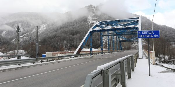 В Сочи до конца лета ограничат движение по мосту через реку Кепшу