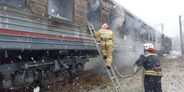 В Краснодарском крае загорелся пассажирский вагон поезда