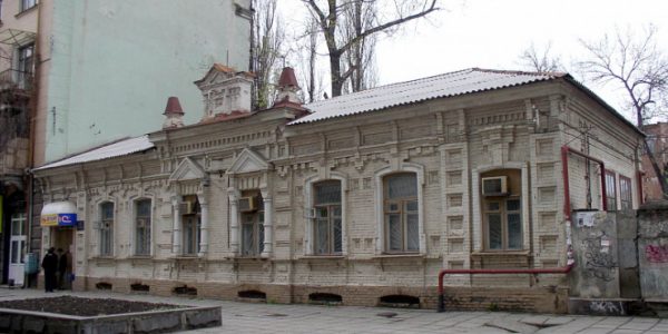 В центре Краснодара отремонтируют памятник архитектуры начала XX века