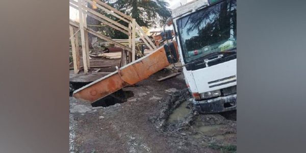 СК сообщил обстоятельства гибели 2 человек при опрокидывании бетононасоса в Сочи