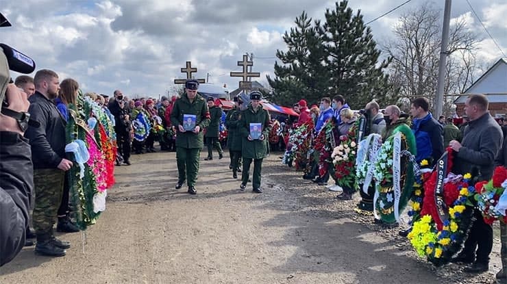 Прощание братьев. Похороны солдат погибших в Украине в Краснодаре. Похороны военных погибших на Украине 2022.