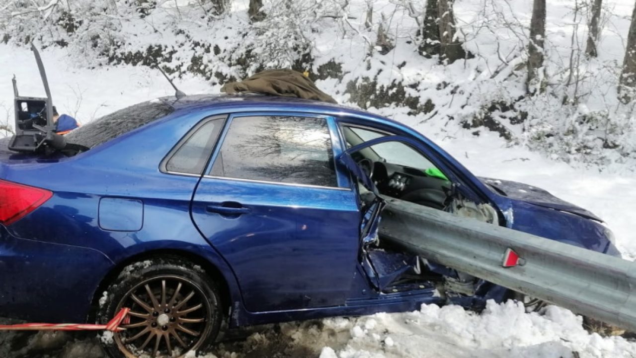 В Сочи девушка после ДТП сломала ноги и оказалась зажата в Subaru - 18  марта, 2022 Все новости, Происшествия «Кубань 24»