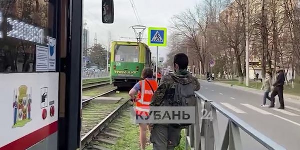 В Краснодаре на Московской приостановили движение трамваев из-за сломавшегося вагона