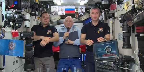 Космонавты с борта МКС поздравили россиян с Днем космонавтики