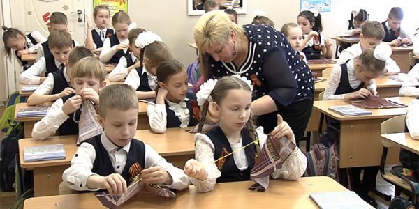 В Краснодаре школьники стали участниками акции «Письмо солдату»