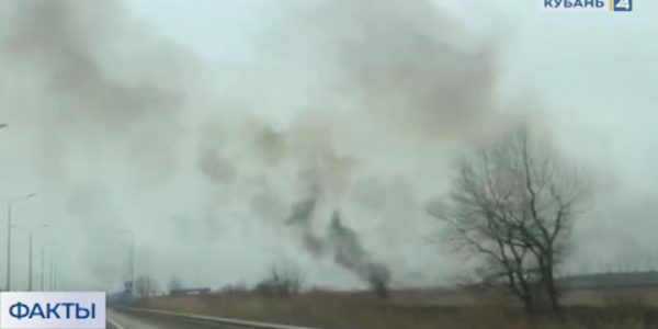 Непогода на Кубани: сильный ветер принес в Краснодар запах гари и пепел