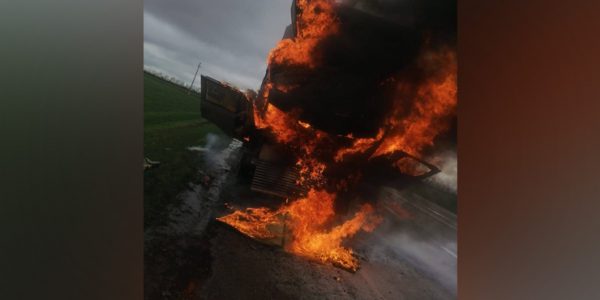 В Краснодарском крае на трассе сгорела фура