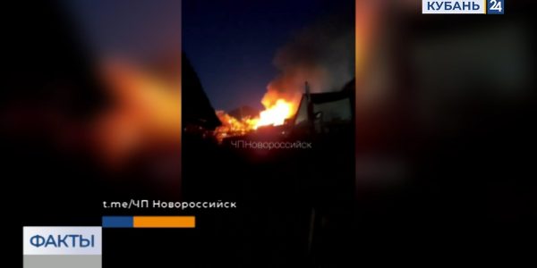 В частном секторе Новороссийска сгорела хозпостройка