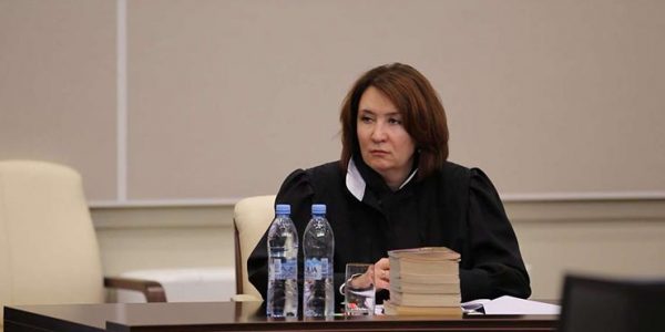 Экс-судья Краснодарского крайсуда Хахалева отозвала жалобу на возбуждение дела против нее