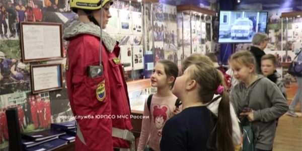 В Сочи для школьников провели экскурсию в музее ЮРСПО МЧС России