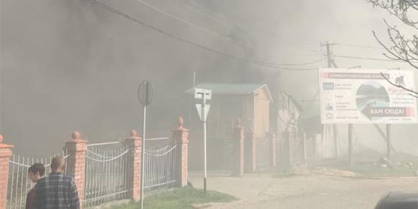В Гуамке из горящего здания на территории гостиницы эвакуировали 15 человек