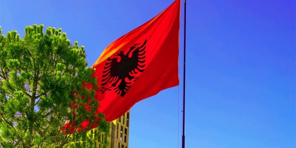 Албания на пять месяцев отменила визы для россиян