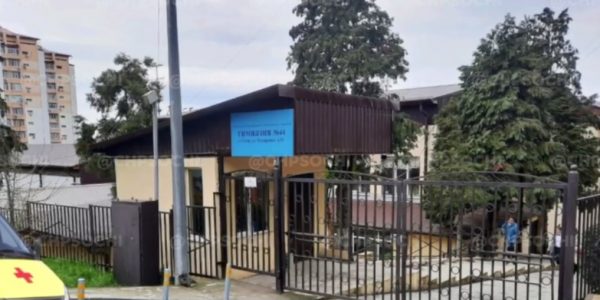 В Сочи толпа подростков избила школьника около ворот гимназии