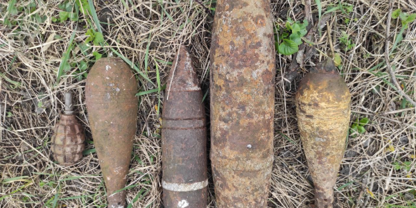 В Краснодарском крае тракторист выкопал из земли мину времен войны