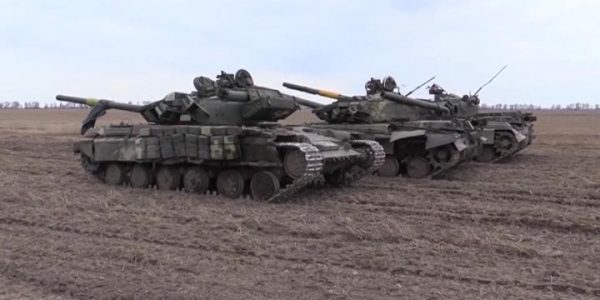 Минобороны РФ показало трофейные танки Т-64, захваченные в окрестностях Чернигова