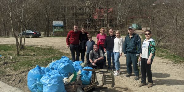 В Северском районе волонтеры собрали мусор со склонов горы Собер-Баш