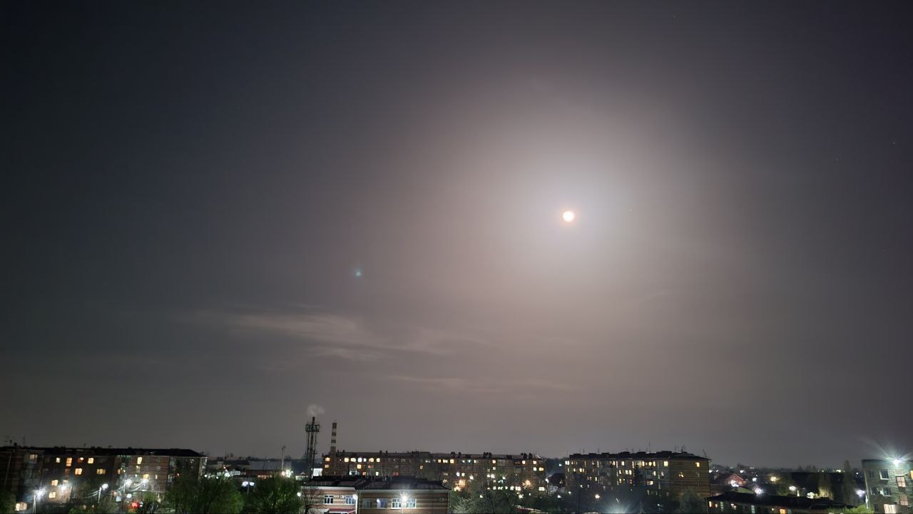 Над Краснодарским краем в ночь на 17 апреля взошла «розовая» луна