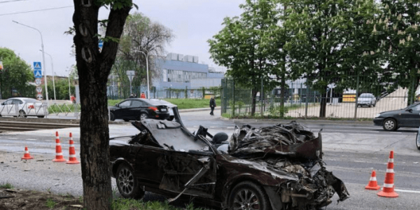 В Краснодаре водитель Toyota погиб после столкновения с ПАЗом