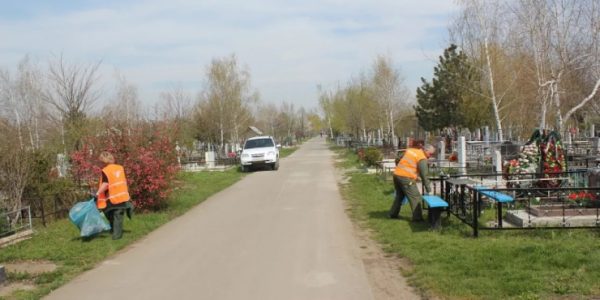 В Краснодаре перед Родительским днем с кладбищ вывезли 7 тыс. куб. метров мусора