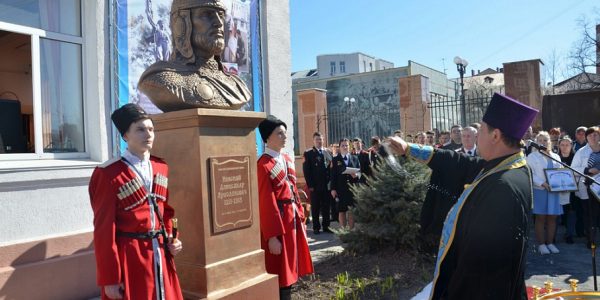 В Новороссийском казачьем кадетском корпусе установили бюст Александра Невского