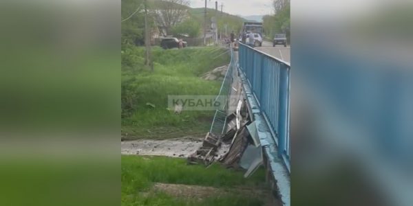 В Северском районе обрушился автомобильный мост через реку Иль