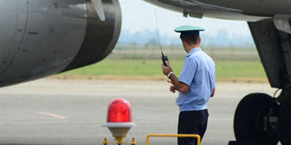 Неизвестный сообщил о минировании самолета, летящего из Сочи в Москву