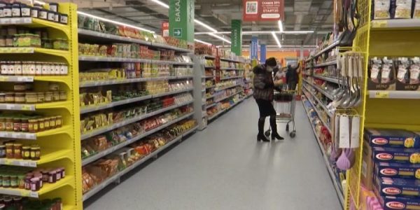 ВЦИОМ: более 80% россиян делают запасы продуктов