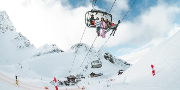На Красной Поляне продают снег 2023 года — ски-пассы на следующий сезон