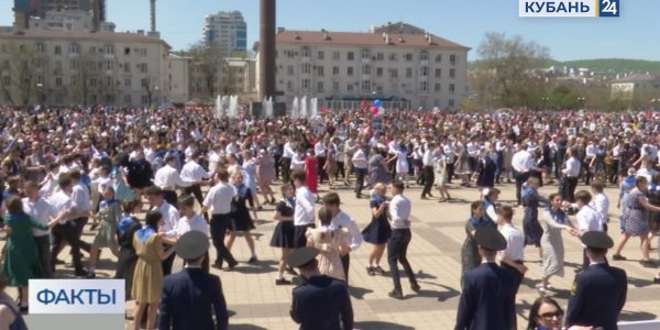 Акция «Синий платочек» прошла в Новороссийске в честь Дня Победы