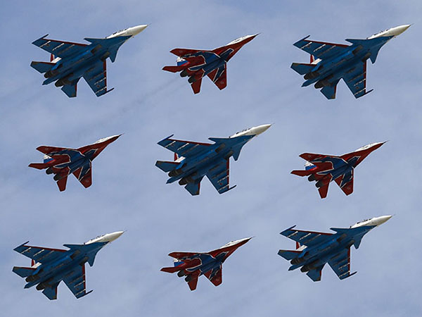 В Москве облачная погода не позволила провести воздушную часть парада Победы