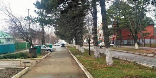 В Щербиновском районе по нацпроекту реконструируют общественную территорию
