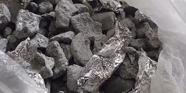 Двое жителей Краснодарского края прятали «синтетику» в искусственных камнях