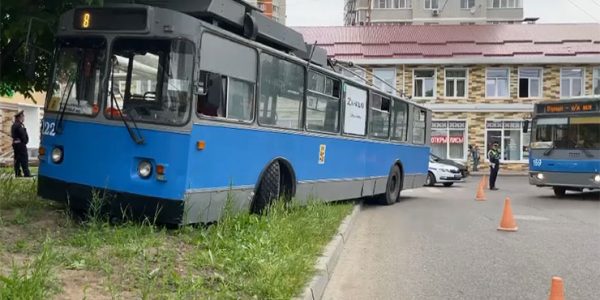 В Краснодаре троллейбус насмерть сбил девочку: прокуратура проводит проверку