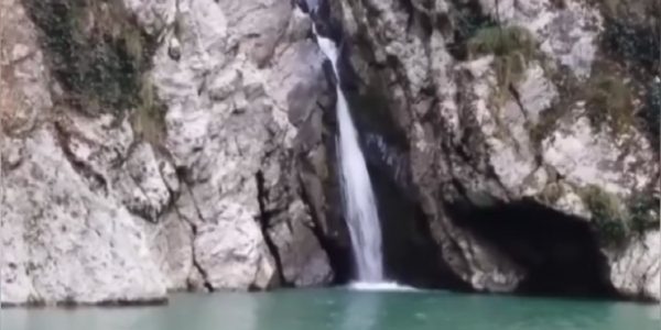 Туристам запретят купаться на Агурских водопадах